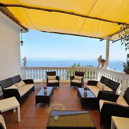 Sleeps 20 Pool Air Con Wifi